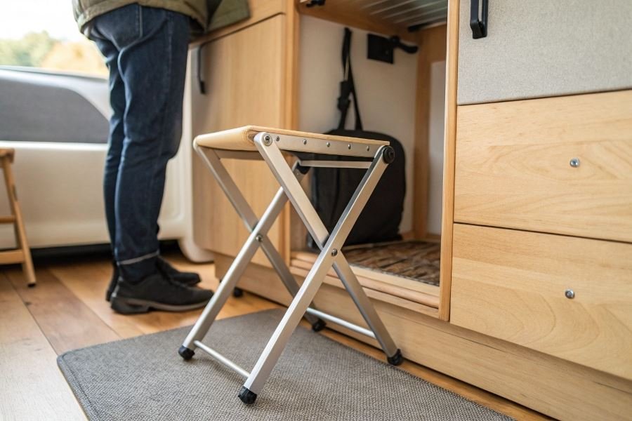 Kichik joylar uchun zamonaviy yig’iladigan stullar tanlovi