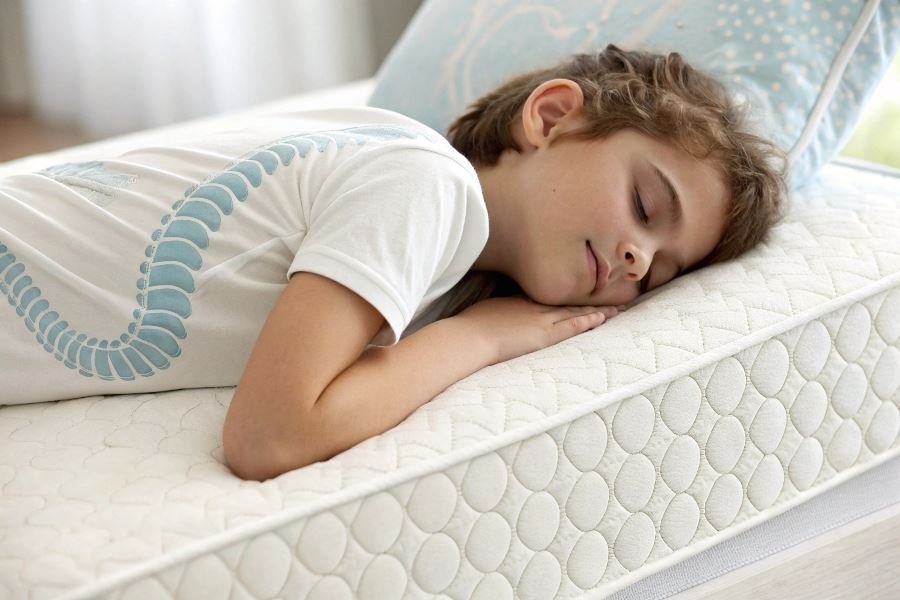 447-children-mattress-firmness-spine-health Подбор жесткости детского матраса по возрасту: полное руководство
