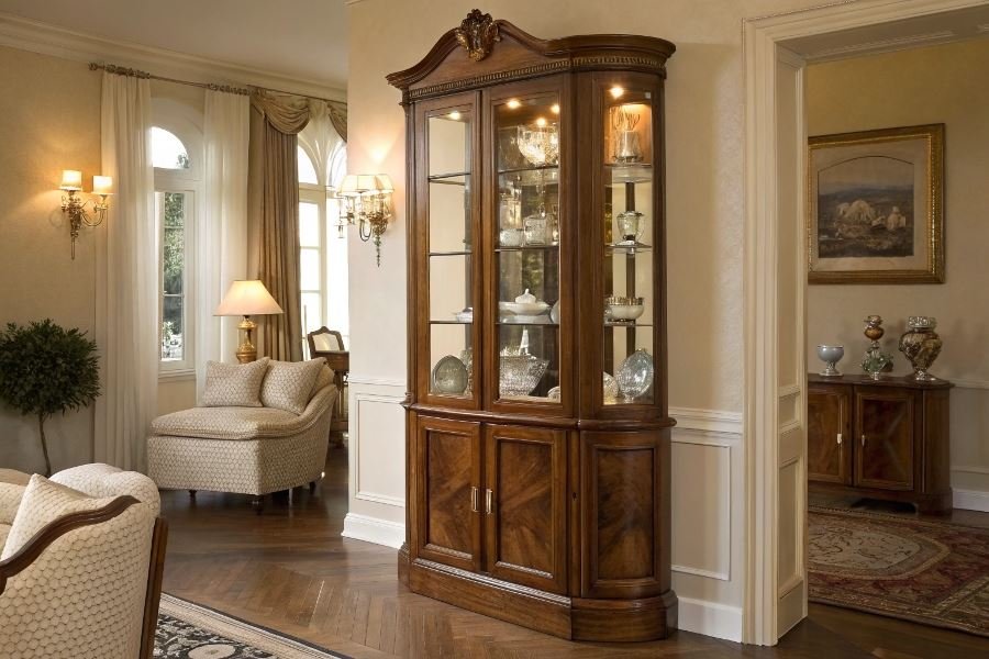 Угловые шкафы-витрины: элегантные решения для экономии места